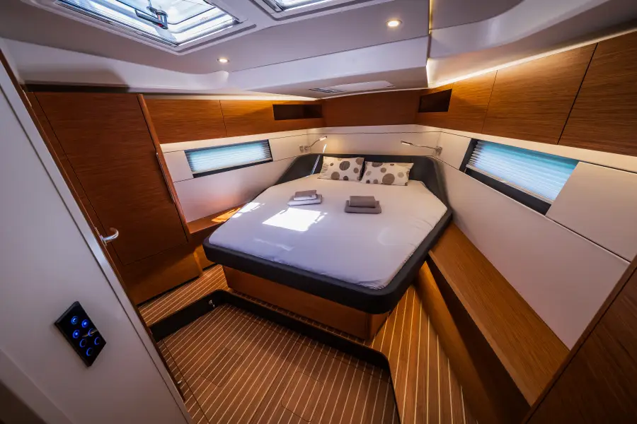 Whistler master cabin, island double berth