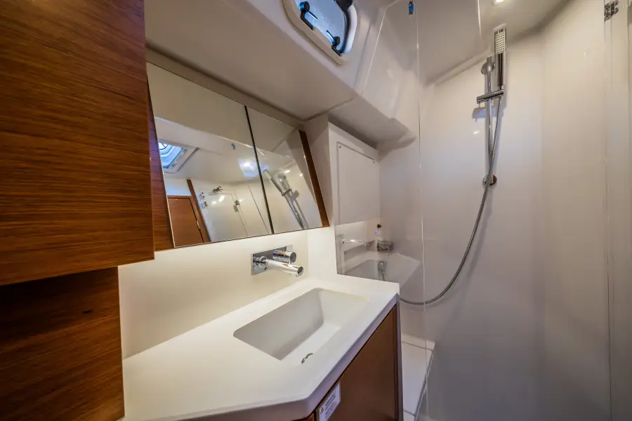 Whistler head with separate shower